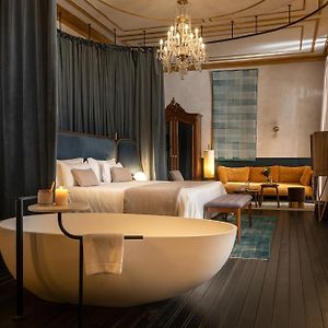 Premium Suite